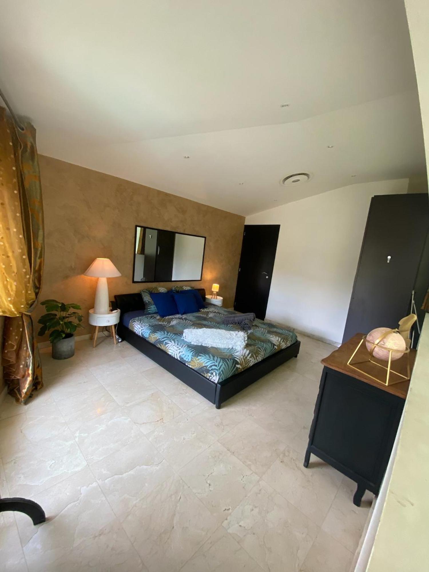 Villa St Jean Suite Romantique 라시오타 객실 사진